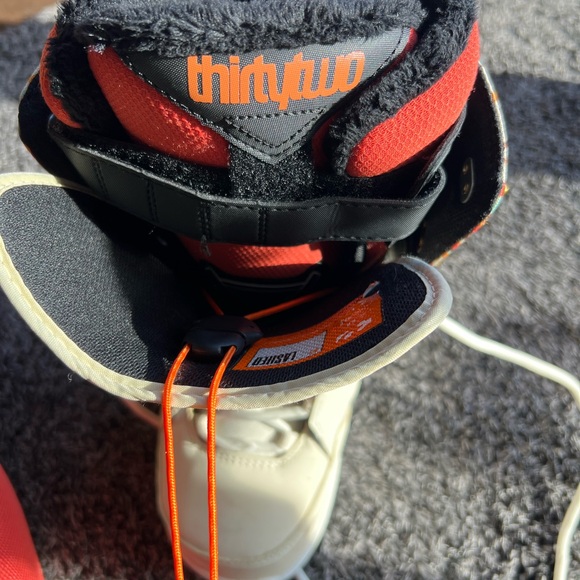 ThirtyTwo Lashed Snowboard Boots (Size 6.5, Recommend for 6) - Picture 10 of 15